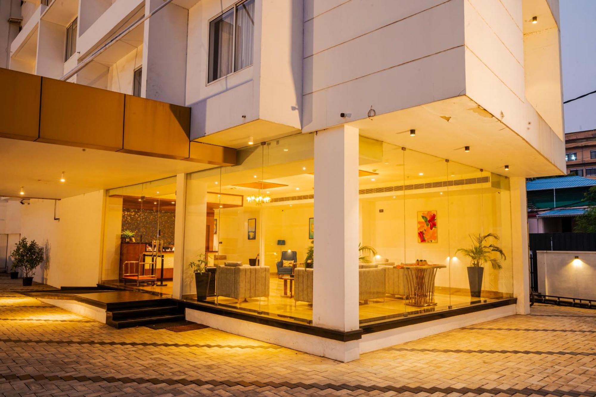 Hotel Seven Lights Kochi Exterior foto